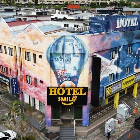 Smile Hotel Shah Alam Seksyen 9 外观 照片
